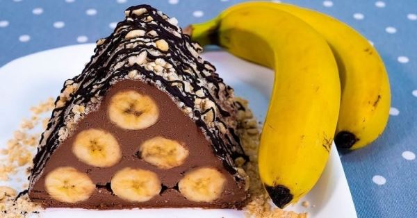 Десерт «Шоколадная горка» с бананами без выпечки