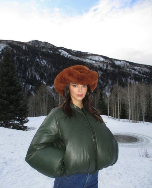 Кендалл Дженнер показала идеальную трендовую шапку на зиму, и ее надо видеть