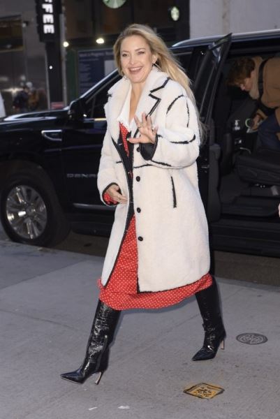 В пальто зимой тоже тепло: Кейт Хадсон знает, что носить, чтобы не замерзнуть