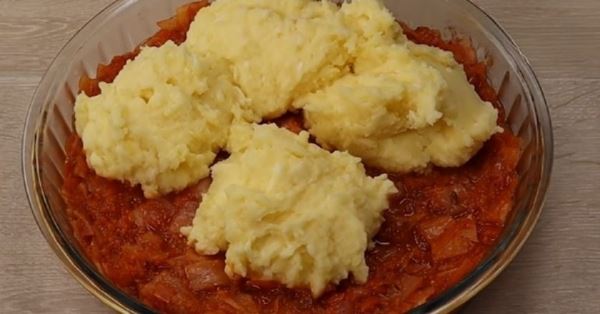 Ароматный пирог с капустой и картошкой в духовке