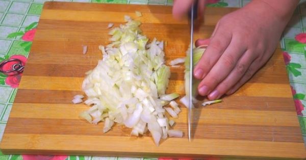 Многослойный салат из свеклы и шпротов